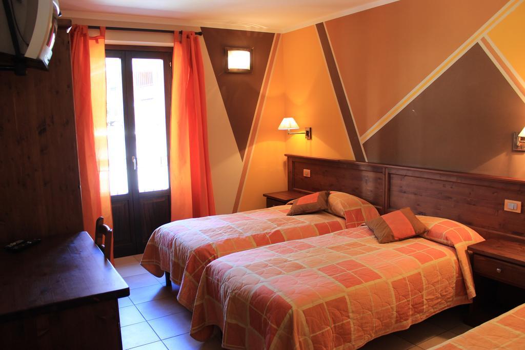 Chalet Seggiovia Pontechianale Zimmer foto